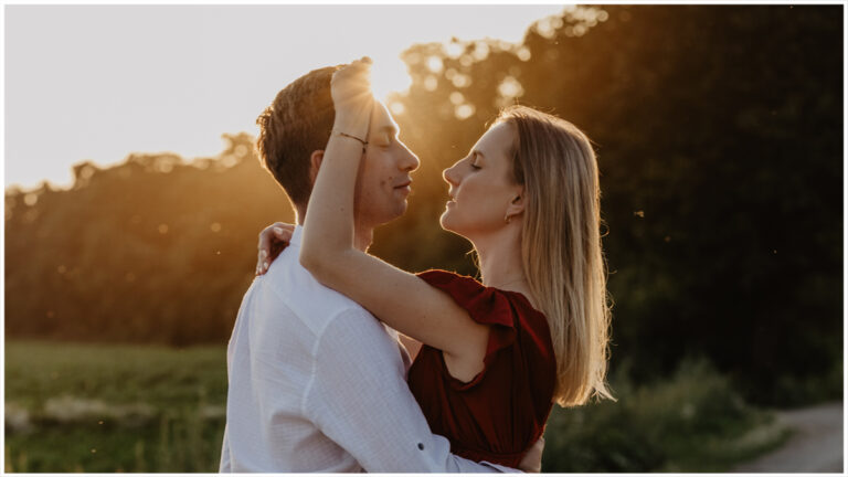 Dlaczego warto zdecydować się na&nbsp;sesję fotograficzną narzeczeńską?